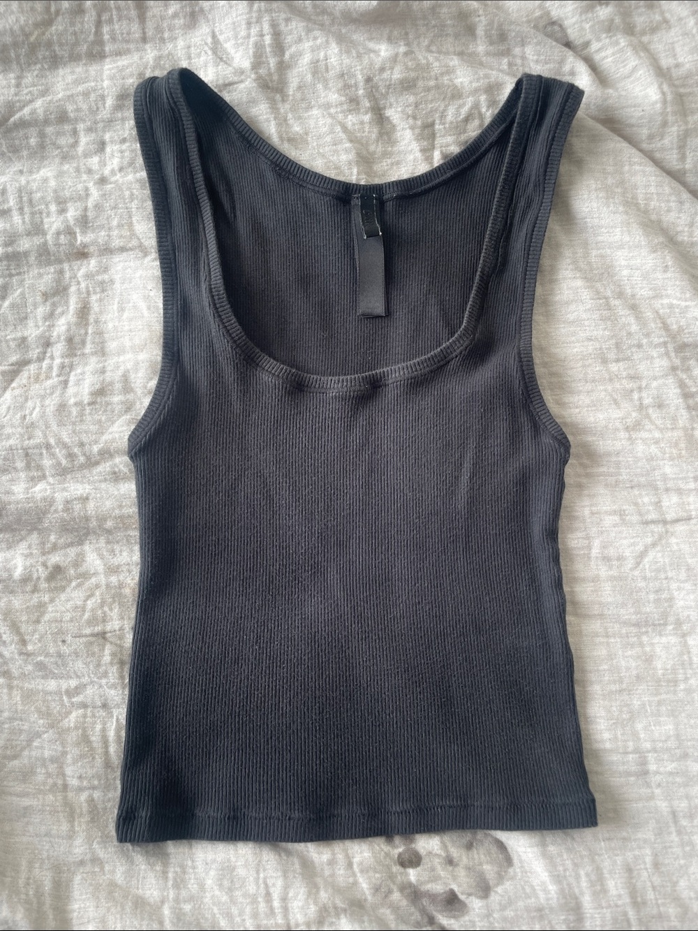 Black Ribbed Scoop Neck Tank Top - Women